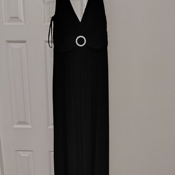 Maxi Elegant Dress - Picture 2 of 9